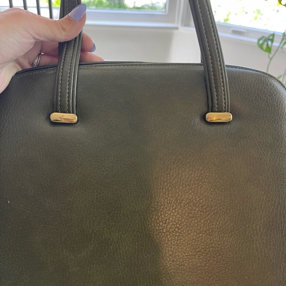Beautiful Vintage Olive Green Leather Handbag - Picture 5 of 7